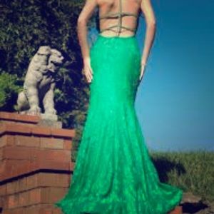 Emerald green size 6 Jovani